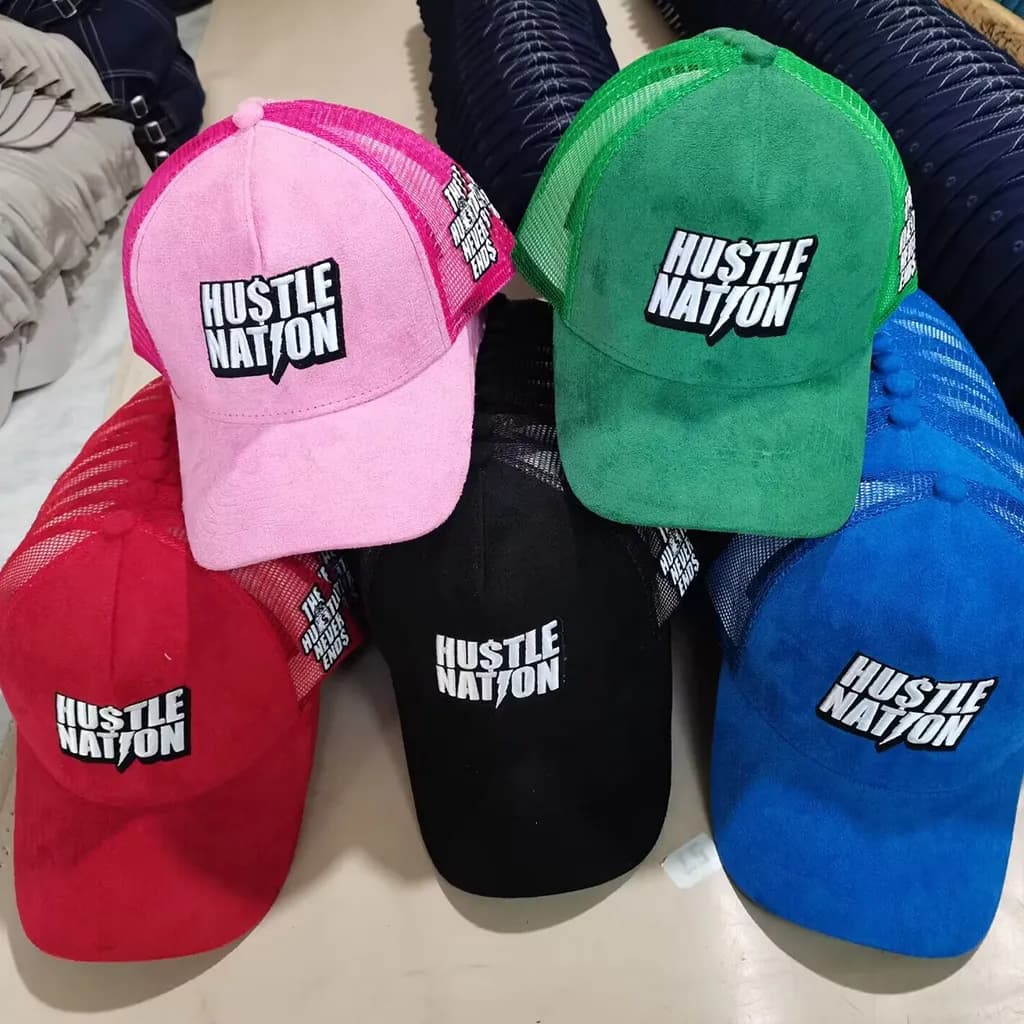 Structured 6-panel cap, embroidered logo